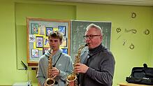 Michael Jerg (rechts) spielt zusammen mit  Schüler Nevio Celar. Archivbild: Conny Hahn