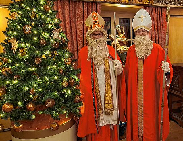 Marco Stemmer (links) und Bastian Geske sind als Nikolaus und Knecht Ruprecht im Landkreis Konstanz unterwegs.