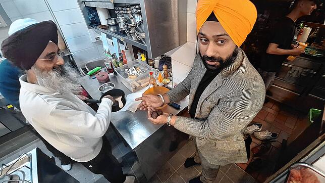 Bild 5: Indische Restaurant-Segnung durch einen Sikh-Priester in Konstanz: Wir haben die Bilder