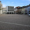 Eher Grau statt grün ist der Adenauerplatz. Nicht zuletzt hier wünschen sich viele Gemeinderäte mehr Aufenthaltsqualität.