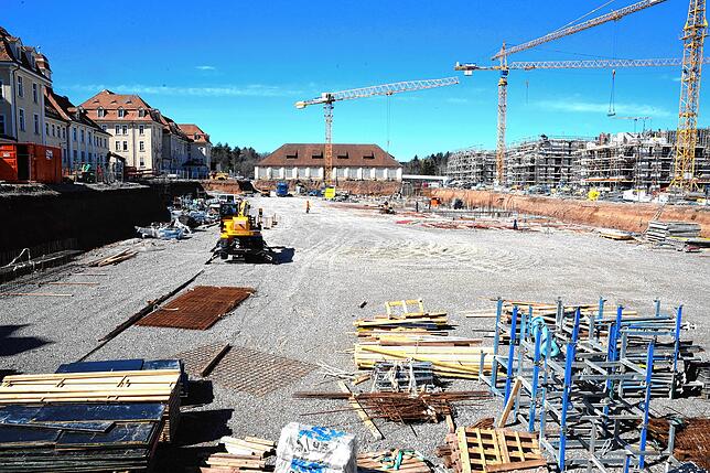 Dies ist die Baugrube für die Tiefgarage im künftigen &bdquo;Wohnpark von Richthofen&ldquo;. Bild: Hahne