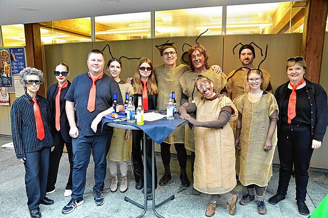 Bild 20: Fasnacht 2025: Hexen rollten im Villinger Landratsamt den roten Teppich aus - Die schönsten Bilder!