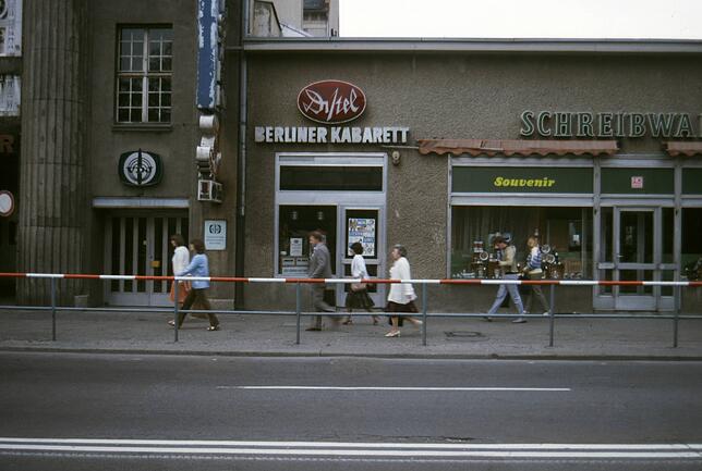 Bild 4: Fünf Legenden über die DDR. Was wirklich dahinter steckt