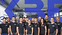 Top motiviert: Das Team von KBE, Klaus Bächle Elektrotechnik, mit Klaus und Tanja Bächle (3. und 4. von rechts). Bild: Privat/KBE
