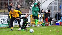 Borislav Kukic kann sich in dieser Szene gegen einen Steißlinger Spieler durchsetzen.