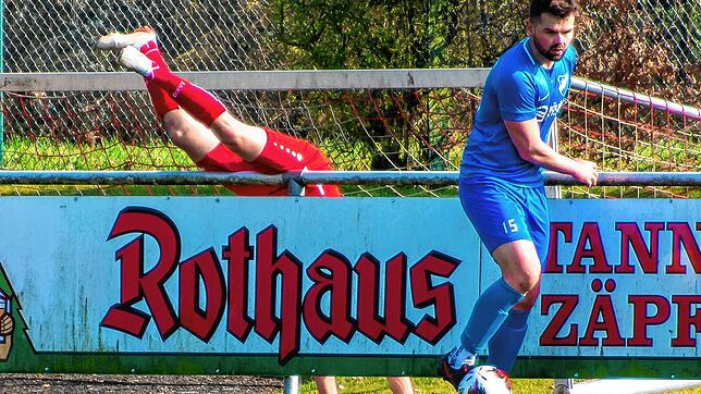 Abgetaucht: Trotz ansprechender Leistung unterlag der FC Wallbach im &bdquo;Sechs-Punkte-Spiel&ldquo; gegen Andreas Rügert und den TuS ...