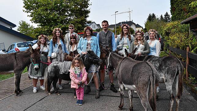 Die Gruppe aus Löhningen mit Eseln und Ponys begeisterte die Besucher beim Umzug.