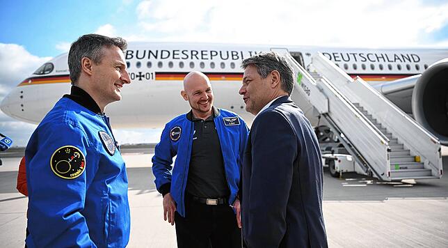 Die Astronauten Matthias Maurer (von links) und Alexander Gerst begleiteten Vizekanzler Robert Habeck bei seiner USA-Reise vom 6. bis ...