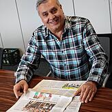 Als Amcor-Betriebsrat und als politisch interessierter Mensch studiert Salvatore Valentino jeden Tag den SÜDKURIER.