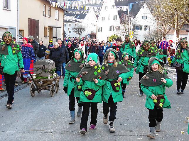 Bild 20: Viele Zuschauer beim Umzug in Gutmadingen am Sonntag