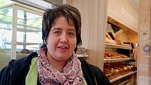 Melanie Vogt von Beirers Landmarkt in Sipplingen. Hier wurde alles an Brötchen aufgebacken, was für den Feuerwehreinsatz greifbar war.