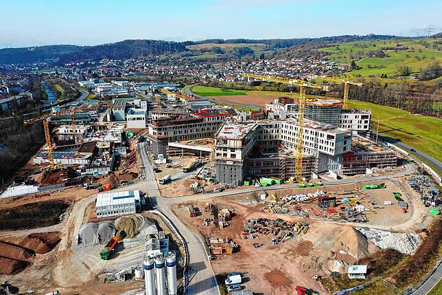 Bild 6: Der Bau des Zentralkrankenhauses Lörrach liegt weiterhin im Zeitplan