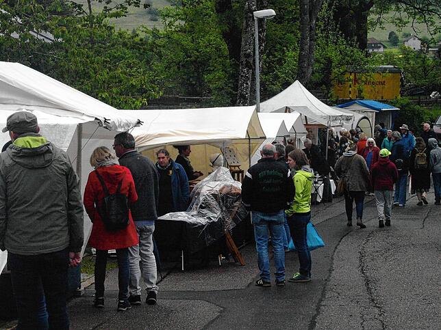 Trotz schlechtem Wetter kamen viele Besucher.