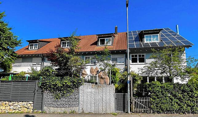 So unterschiedlich können Einfriedungen von Grundstücken sein. Was ist dorfgerecht? Darf man Vorgaben machen? Darf man Fotovoltaik ...