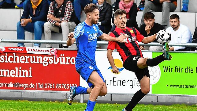 Derby-Zeit: In der Vorrunde siegte der FSV Rheinfelden gegen den SV Weil. Almin Mislimovic (rechts), der auch schon für den SV Weil ...