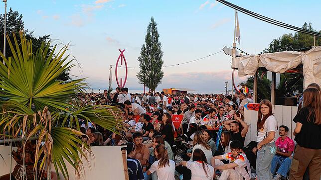 Auf Klein Venedig gibt es das einzige echte Open-Air-Public-Viewing in Konstanz. Die Stadt hat auf ein eigenes Event bei der Heim-EM ...