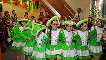 Die Todtmooser Tanzgarde begeisterte beim närrischen Seniorennachmittag im Ratssaal.