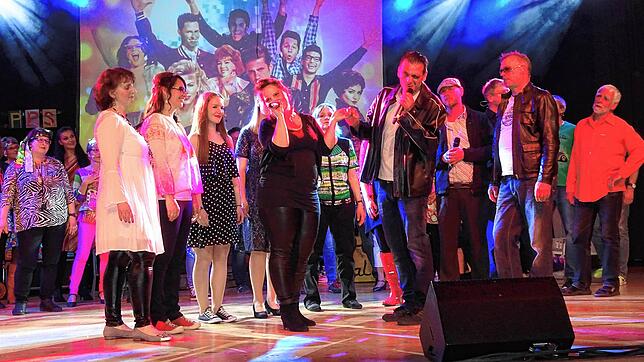 Da ist was los auf der Bühne: Solokünstler bereichern regelmäßig die Auftritte der Pfohren Pop Singers. Jetzt geht es zum ...