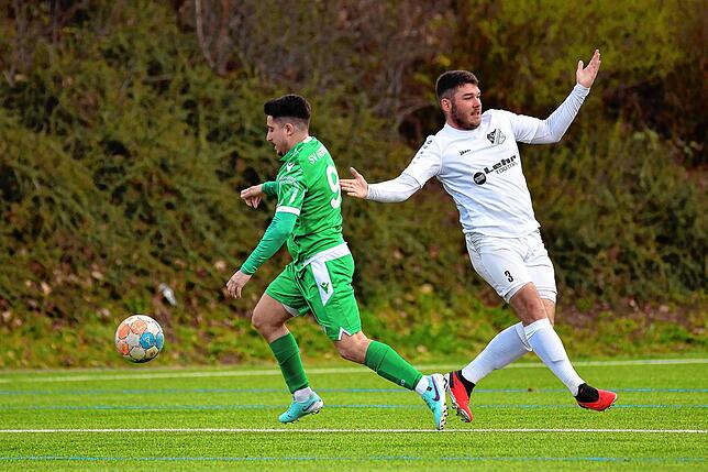 Bild 9: SV Herten setzt sich mit 4:1 gegen FC Schönau durch &ndash; und wir haben Bilder!