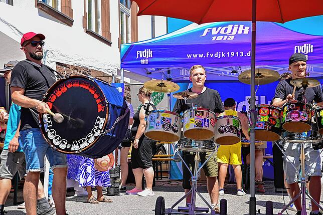 Bild 10: Stadtfest in St. Georgen: Viele Besucher schmückten das Fest. Gute Unterhaltung und schönes Wetter.