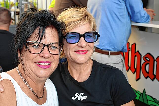 Bild 30: Volle Gläser und beste Stimmung: So ging’s beim Konstanzer Weinfest 2025 weiter