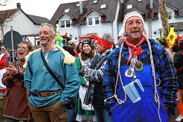 Bild 15: Rathaussturm in Moos: Gemeinde wehrt sich als römische Armee – Die Bilder vom Fasnacht-Spektakel!