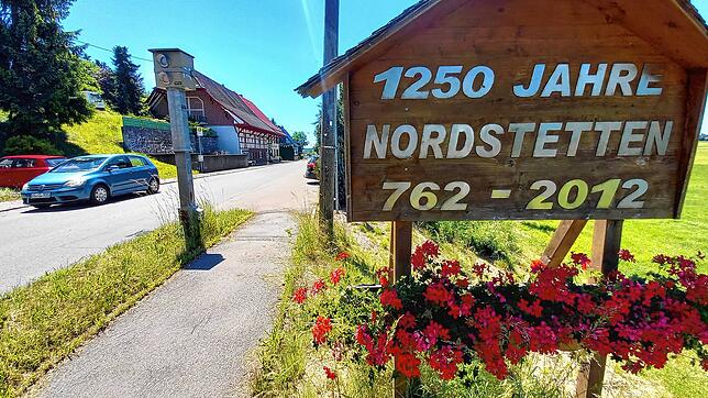 Ortsdurchfahrt in Nordstetten: Die Anwohner des idyllischen Weilers wollen hier keinen Autobahnzubringer. Im Nordstetter Hof (Gebäude ...
