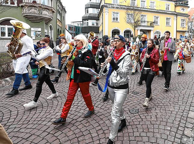 Bild 16: Hunderte Nachwuchsnarren starten beim Donaueschinger Kinderumzug
