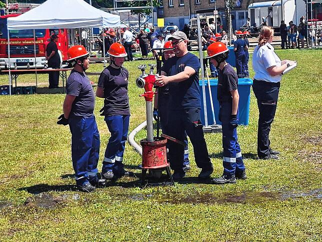Bild 3: Tolle Stimmung und buntes Programm: Kreisfeuerwehrtag in Gottmadingen bietet Können und Spektakel