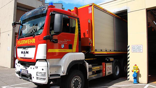 Millimeterarbeit: Das Feuerwehrhaus in Villingen muss immer wieder den neuen Anforderungen angepasst werden – etwa in dem das Tor für ...
