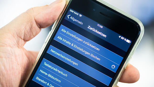 Alle Einstellungen und die Daten löschen &ndash; zwei Schritte auf dem Weg zum sauberen Smartphone.
