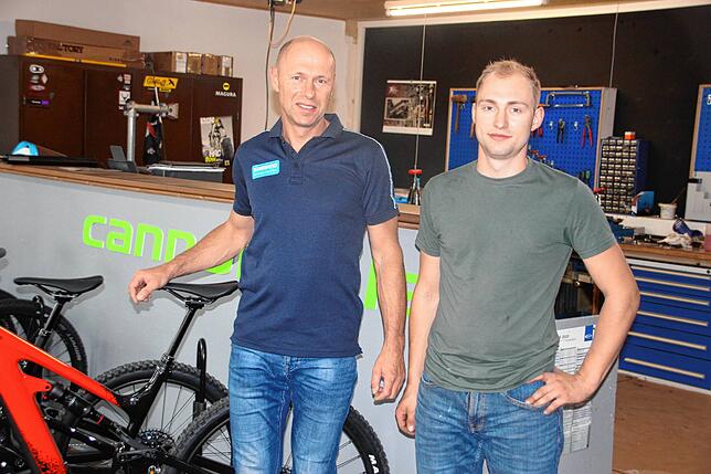 Christian Rohr (links) und sein Sohn Tobias haben sich neben dem Fahrrad-Verkauf auf den Service spezialisiert.