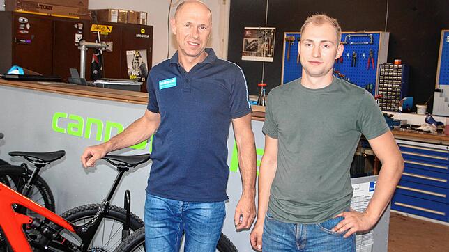 Christian Rohr (links) und sein Sohn Tobias haben sich neben dem Fahrrad-Verkauf auf den Service spezialisiert.