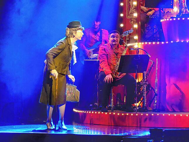 Bild 21: Musical-Karussell feiert Premiere: Das sind die Bilder (I)