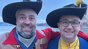 Die Präsidenten von den Öhninger Piraten, Frank „Fuzzi“ Graf, (links) und von den Wangener Mondfängern, Patrick Willig, stellen ihr ...