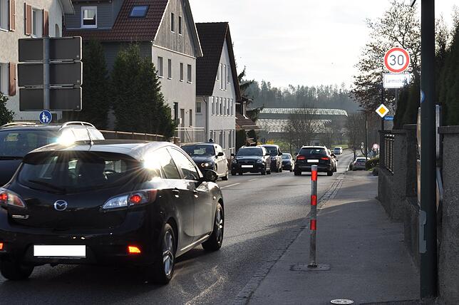 Täglich rollen tausende Autos auf der B 33 durch Ittendorf. Mit einer B-31-neu-Trasse 7.5 in ihrer Nachbarschaft befürchten die ...