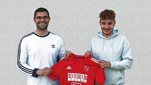 Willkommen zurück: Sportchef Kai Schillinger (links) freut sich, dass Jakob Hugenschmidt nach zwei Jahren vom FC Auggen zum VfR Bad ...