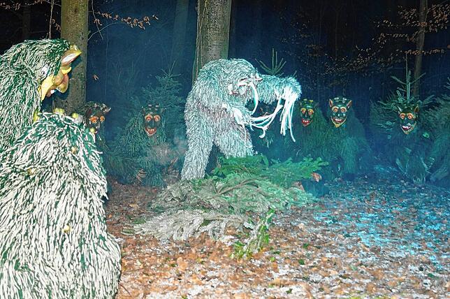 Die Geister beschwören den vom Baum gestürzten Hasle Maa .