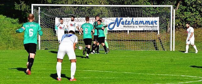 Bild 1: FC Zell übernimmt mit dem 2:1 beim FC Erzingen die Tabellenführung &ndash; und wir haben die Bilder!