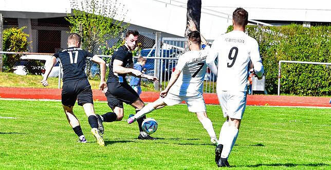 Bild 8: SG FC Wehr/Brennet siegt im Spitzenspiel mit 3:1 gegen FC WIttlingen – und wir haben Fotos!