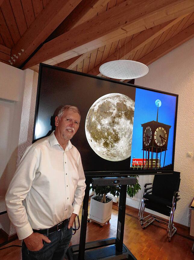 Bild 1: Foto-Ausstellung durch Hans-Jürgen Götz im Brigachtaler Rathaus