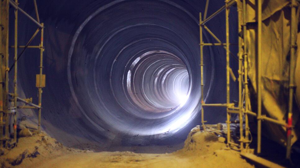 Ein Tunnelsystem mit einer Gesamtlänge von 60 Kilometern entsteht im Rahmen des Milliardenprojekts. Ein Teil davon soll mitten durch die ...