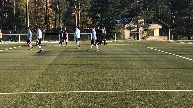 Die Spieler des FV Marbach bejubeln den ersten Treffer durch Florian Ehmann.
