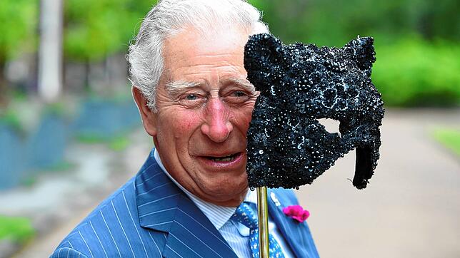 Kuckuck, wer bin ich? Der britische Prinz Charles bei einem tierischen Maskenball.