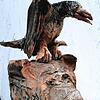 Die Skulptur &bdquo;Rabe auf Bär&ldquo; ist jetzt in Bernau zu sehen.