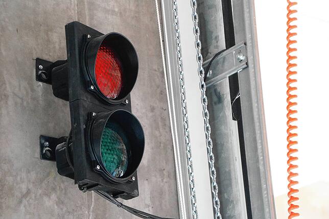 Die kleinen Ampeln an jeder Ausfahrt sind ebenfalls bereits installiert.
