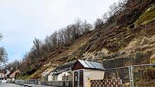 (Archivbild von Februar 2024) Ob vom Hang über der Ruppaner-Brauerei eine Gefahr ausgeht, muss nun ein Gutachter klären. Die Stadt ...