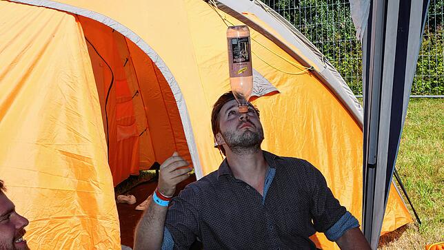 Bild 11: So sieht Vorfreude auf das Seenachtfest aus! Auf dem Konstanzer Flugplatz wird wieder gecampt