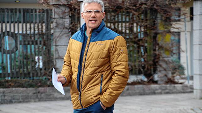 Frank Jäger organisiert die Corona-Demonstrationen in Donaueschingen. Auf diesem Foto ist er bei der Versammlung am frühen ...