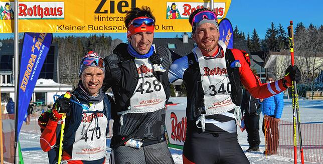 Nach einer kleinen Verschnaufpause geht es ab zur Siegerehrung: Denis Renner. Manuel Becker und Felix Manfred Weis, die drei Schnellsten ...